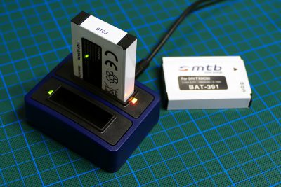 Tischladegerät mit USB-Anschluss und Zusatzakkus für Drift Ghost-S Actioncam.